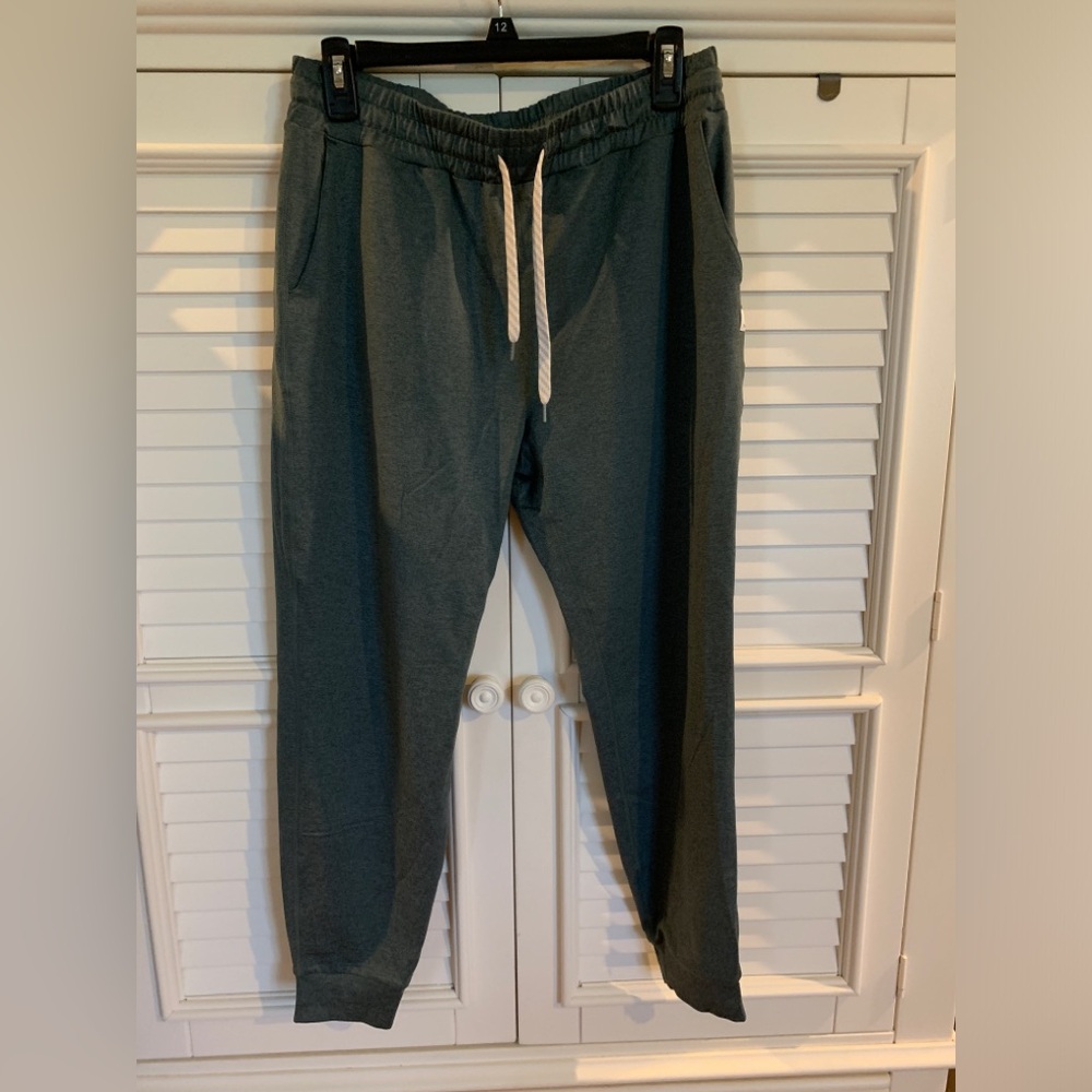 Vuori performance joggers